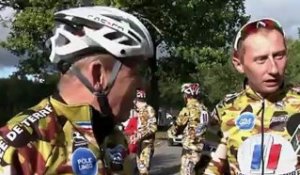 L'équipe cycliste de l'armée de Terre accueille le ministre de la Défense - octobre 2012