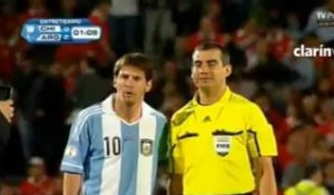 Messi pose avec un arbitre !