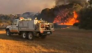 Australie : la ville de Port Lincoln menacée par le feu