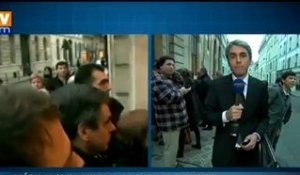 Congrès UMP : Fillon fait la queue pour voter dans le VIIe arrondisement