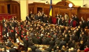 Ukraine : les nouveaux députés sont à couteaux tirés