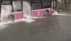 Autobus Fontaine d'eau à Istanbul