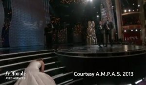 Oscars 2013 : un prix... et une chute pour Jennifer Lawrence