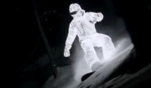 Snowboarding by night with a LED suit