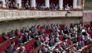 Marion Maréchal-Le Pen applaudie par l'UMP à l'Assemblée