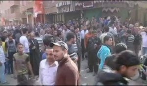 Egypte : les coptes enterrent leurs morts après des affrontements avec les musulmans
