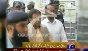 Pervez Musharraf en résidence surveillée à Islamabad