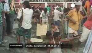 Le Bangladesh enterre ses morts après... - no comment