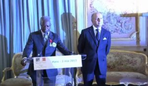 Remise des insignes de la Légion d'Honneur à Kofi Annan (02.05.13)