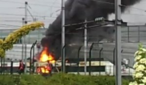 Un TGV en flammes à Saint-Denis