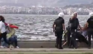 Turquie : Des policiers frappent sans raison à Izmir