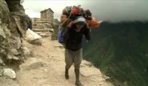 Au Népal, les sherpas sont remplacés par des jeunes inexpérimentés