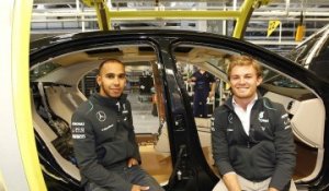 Nico Rosberg et Lewis Hamilton en visite chez Mercedes