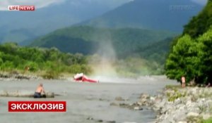 Crash d'un hélicoptère de tourisme dans une rivière