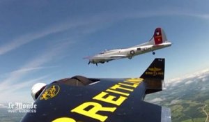 L'impressionnant vol de "Jetman" au côté d'un avion B-17