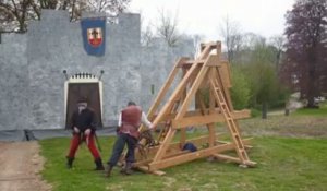 Villers-Châtel : la catapulte aux Médiévales, 4 et 5 mai 2013