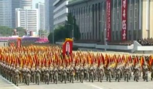 Gigantesque parade militaire pour la glorification de la Corée du Nord et de ses leaders