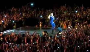 Beyoncé bousculée par un fan en plein concert au Brésil