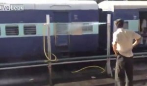 Boissons gratuites pour les passagers de ce train en Inde! ahah