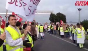 Barrage filtrant sur le pont de Saint-Nazaire - Débrayage de 200 salariés de l'EPMS