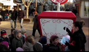 Lorient - Leçons de lettre au Père Noël sous le chapiteau du Magic Mirror
