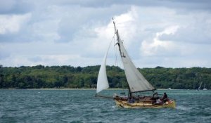 Loick, le voilier reporter n°8 - Une centenaire, un bateau en fer : rencontres à Mindelo