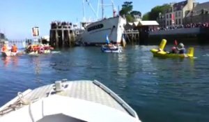 Douarnenez. Régate de bateaux en carton