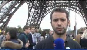 Greenpeace: un militant se suspend au 2e étage de la Tour Eiffel - 26/10