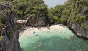 The best cliff divers in the world compete - Thailand - 2013
