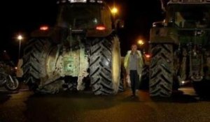 Manifestation: les agriculteurs bloquent les grands axes routiers d'Ile-de-France - 21/11