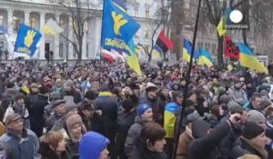 Ukraine : le clin d'oeil des manifestants pour les 25 ans de la police anti-émeute