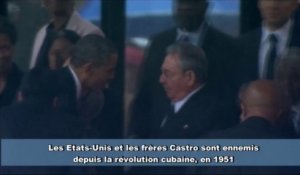 Une poignée de main historique Obama-Castro