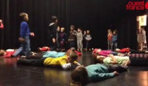 A La Motte 38 écoliers dansent pour Danse nomade