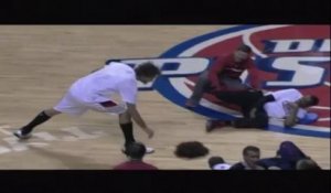 Robin Lopez agresse la mascotte des Pistons