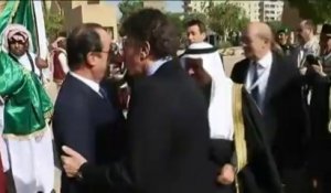 Hollande sabre à la main en Arabie Saoudite : "J'en aurai besoin"