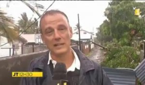 Premiers dégâts à La Réunion avant l'arrivée du cyclone Bejisa
