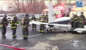 Atterrissage d'urgence d'un avion sur une autoroute du Bronx