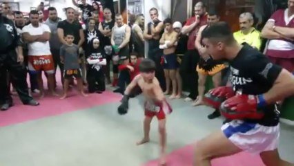 Enfant de 5 ans champion de Muay Thai