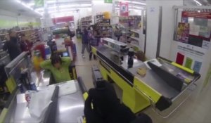 Des braqueurs filment leur braquage d'un supermarché