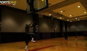 NBA: LeBron James torse nu tente des dunks monstrueux