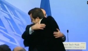 François Hollande «hugs» le leader des pigeons