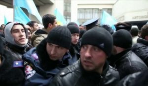 Des séparatistes s'emparent du parlement de Crimée