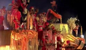 Première nuit folle pour le carnaval de Rio