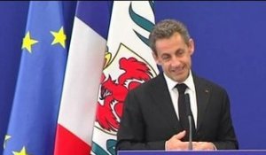 Nicolas Sarkozy se moque des journalistes à Nice - 10/03