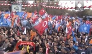 Erdogan accuse ses adversaires de "terroriser la rue"