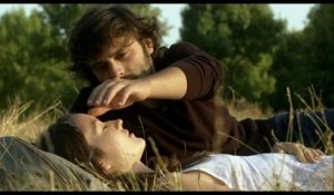 Living on Love Alone / D'amour et d'eau fraîche (2010) - Trailer English Subs