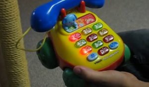 Un téléphone pour enfant qui dit des gros mots! Pas mal pour l'éducation!