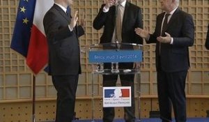 Montebourg à Moscovici après la passation de pouvoirs : "Tu nous paies un coup?" - 03/04