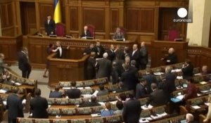 Ukraine : quand des députés en viennent aux mains