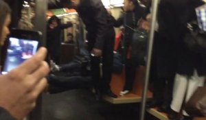 Un Rat terrorise les passagers du Métro de New York!